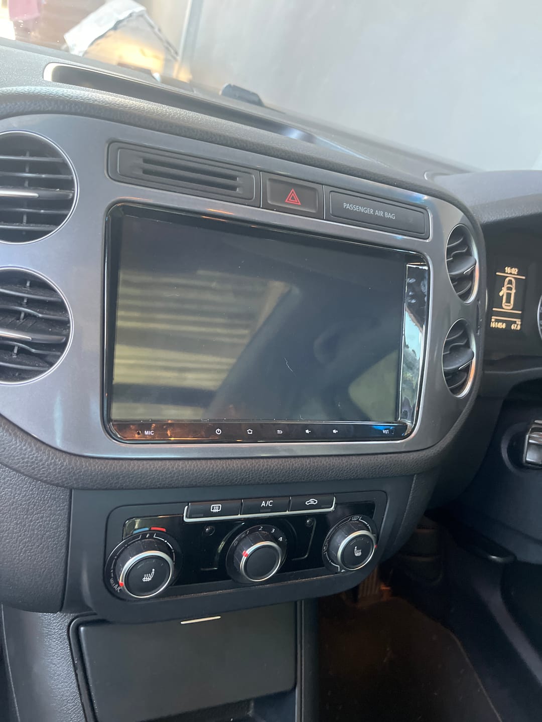 Customer photo review of Black Spider Apple Carplay Radio