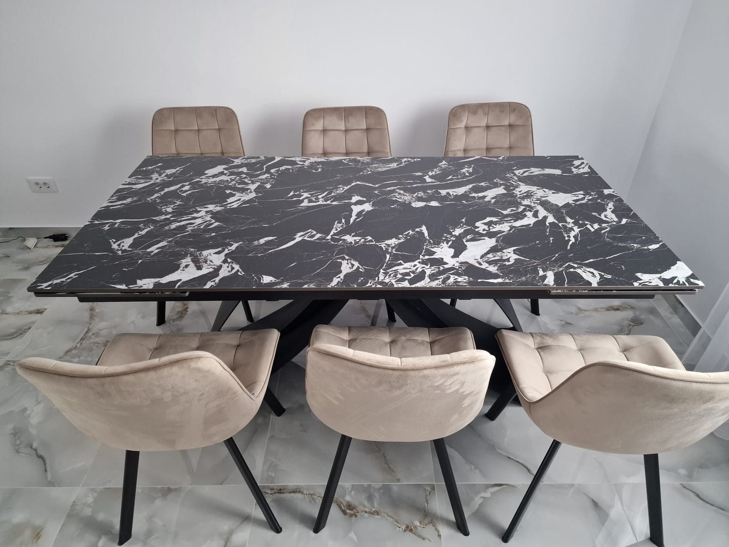 Customer photo review of Masa extensibila HILARIO, negru, piatra sinterizata/metal, 180/260x90x75 cm