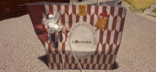 Reseña con foto de un cliente sobre Bolsa Mediana Para Regalo (Vestuario, Carteras Pequeñas)