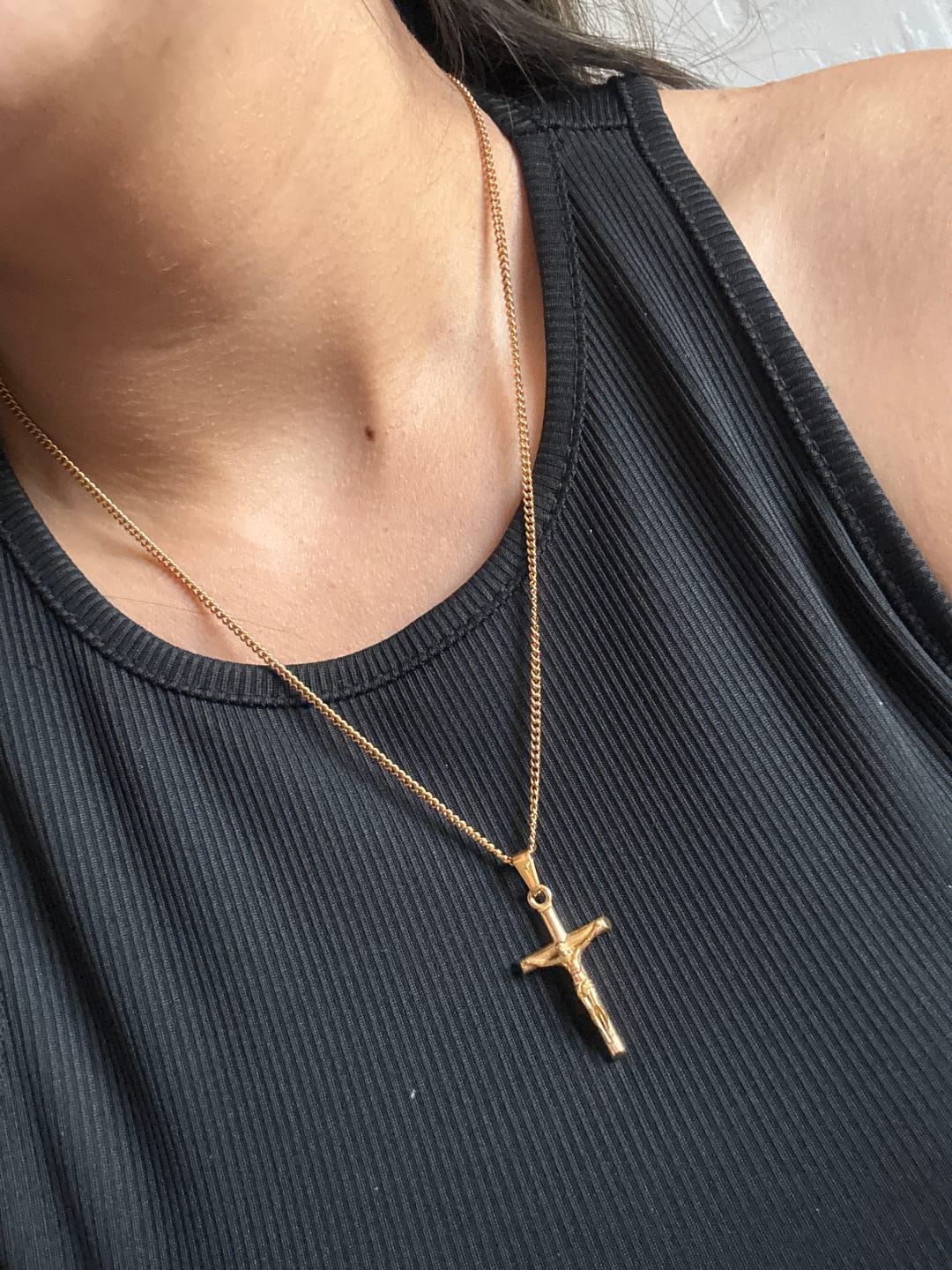 Customer photo review of Cross Minimal Pendant Oro