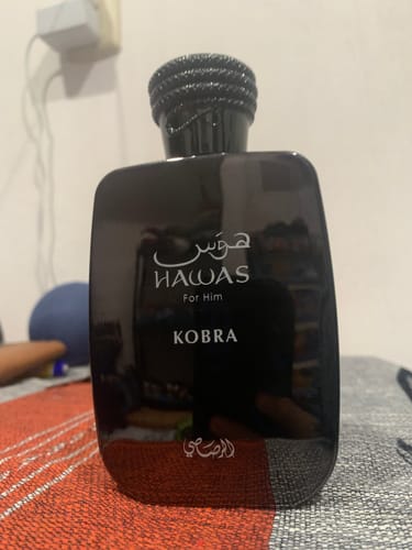 Reseña con foto de un cliente sobre Perfume Rasasi Hawas Kobra 100 ml EDP