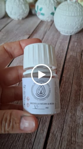 Customer video review of Fragancia GROSELLA NEGRA & ROSA