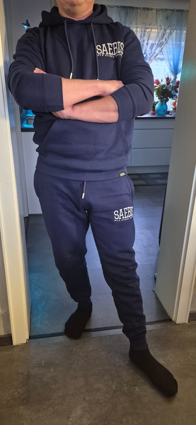 Customer photo review of Lifestyle Herren Jogginghose navyblau mit Stickerei by SAEBIS®