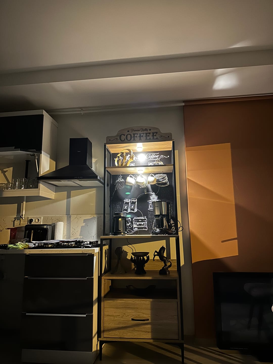 Customer photo review of Rani JE154 Işıklı Kahve Köşesi Çekmeceli Çok Amaçlı Mutfak Dolabı Sepet Ceviz