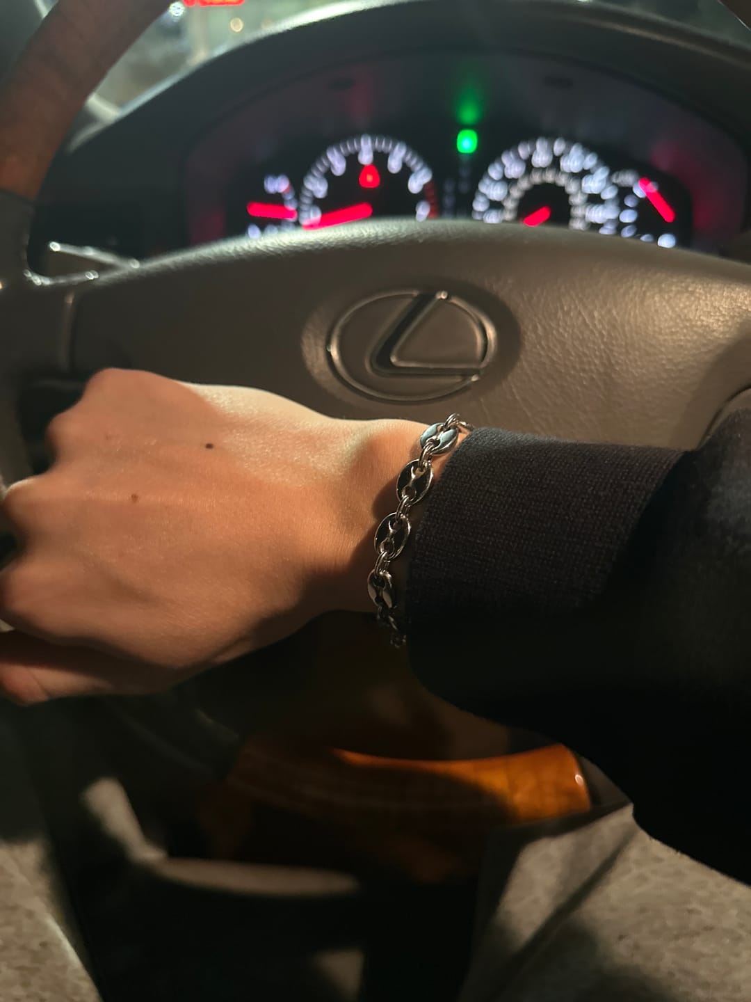 Customer photo review of INFINITY LINK BRACELET