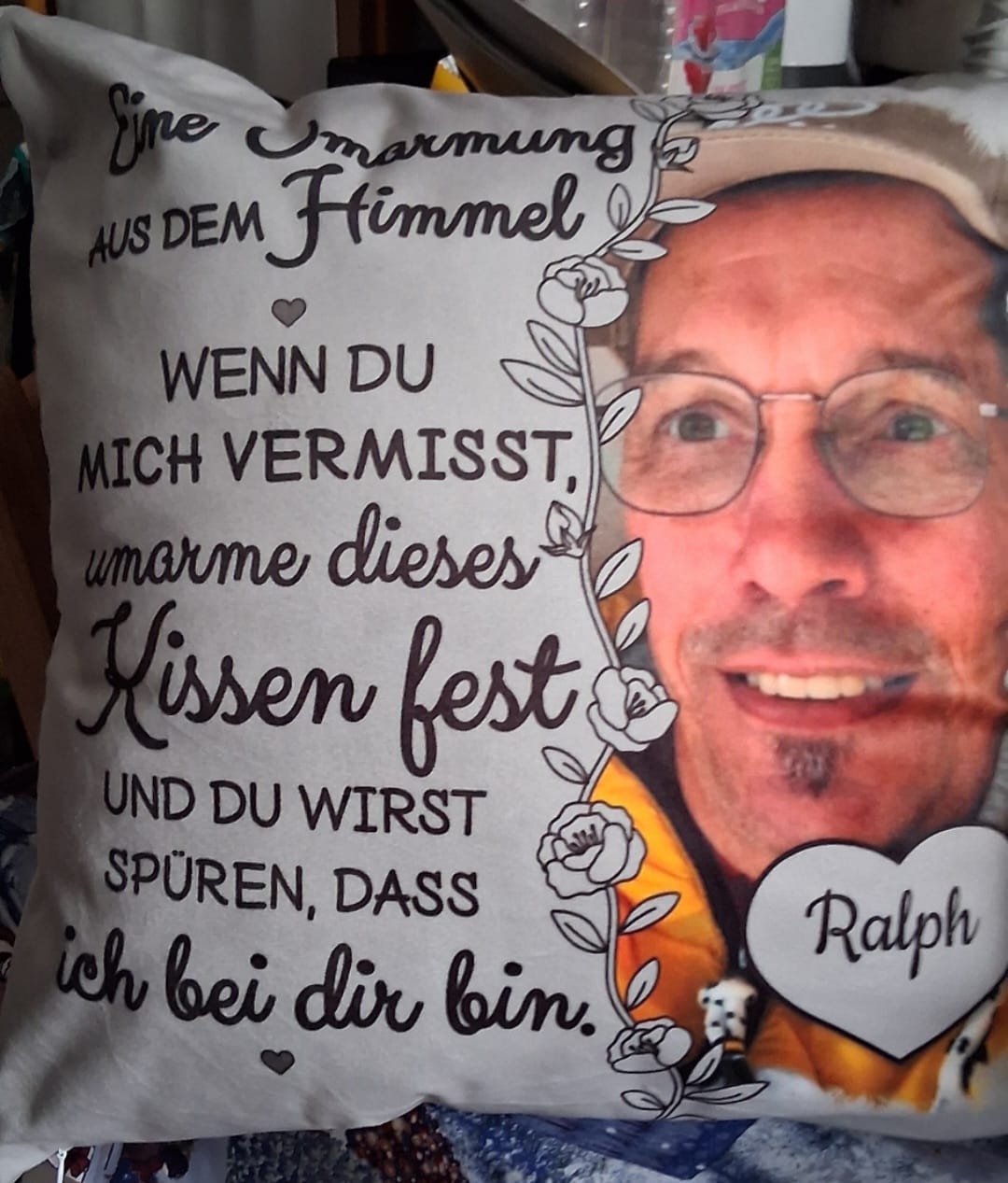 Customer photo review of Eine Umarmung - Personalisiertes Kissen