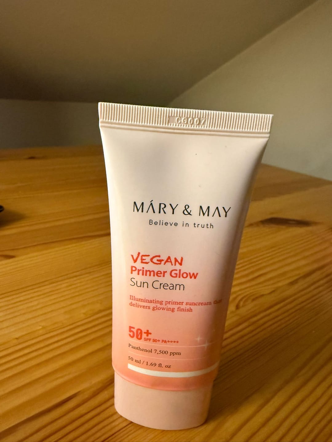Customer photo review of Vegānisks Saules Aizsardzības Krēms ar Bāzes Efektu Mary&May Vegan Primer Glow Sun Cream SPF50+ PA++++