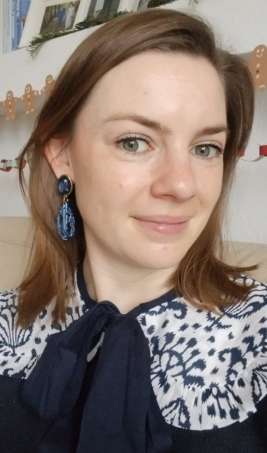 Customer photo review of Pferde-Ohrstecker in Dunkelblau von AmuseToi
