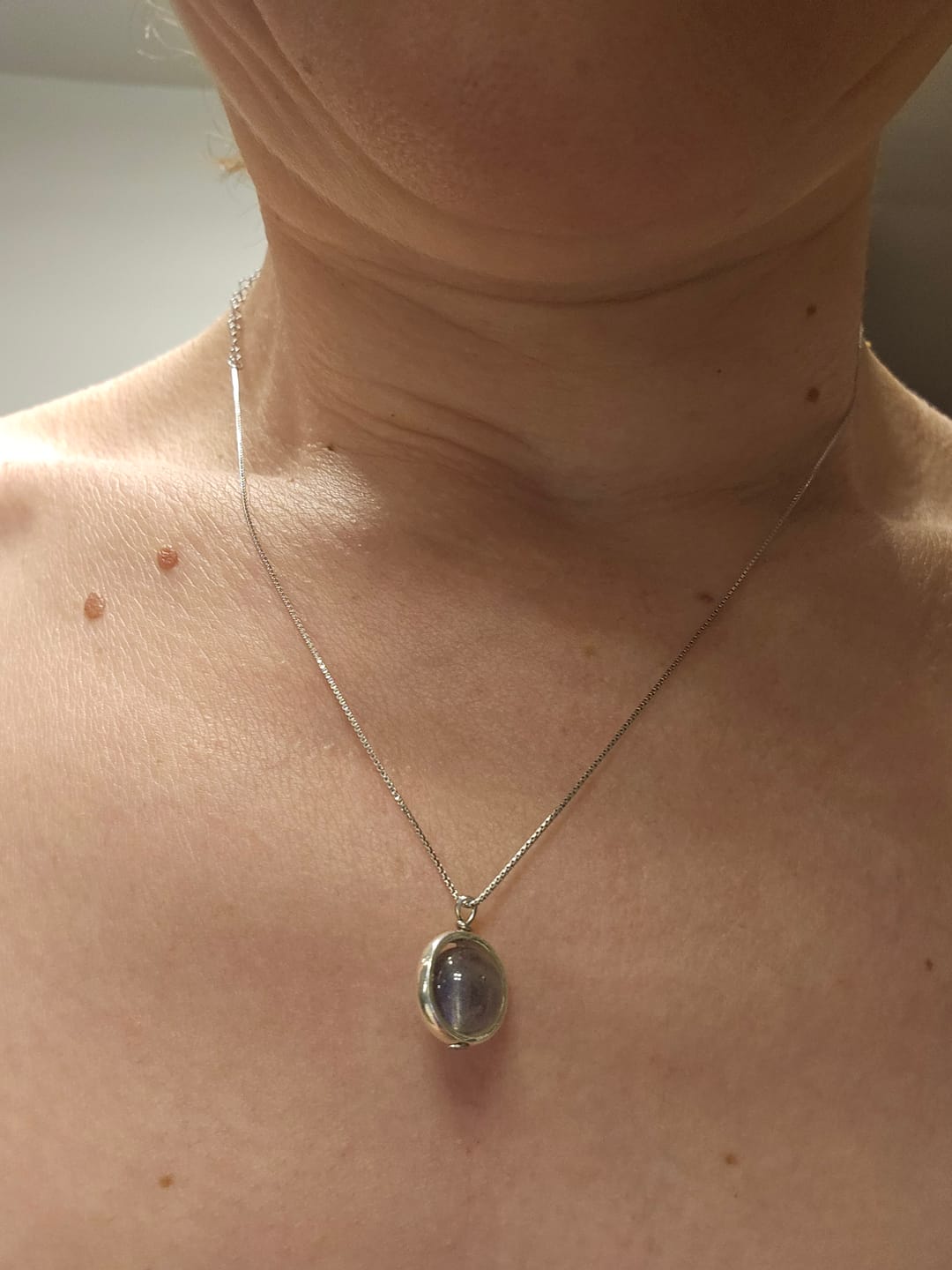 Customer photo review of Pendentif "Perle Fine" en Labradorite