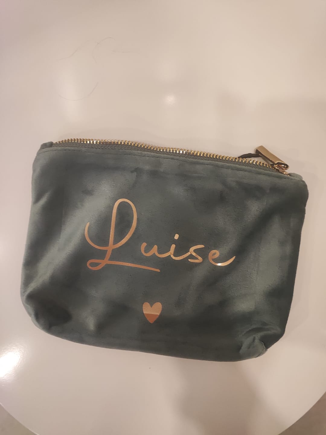 Customer photo review of Meine Kosmetiktasche - Personalisierte Samt Kosmetiktasche für MakeUp und Kosmetika mit Namen