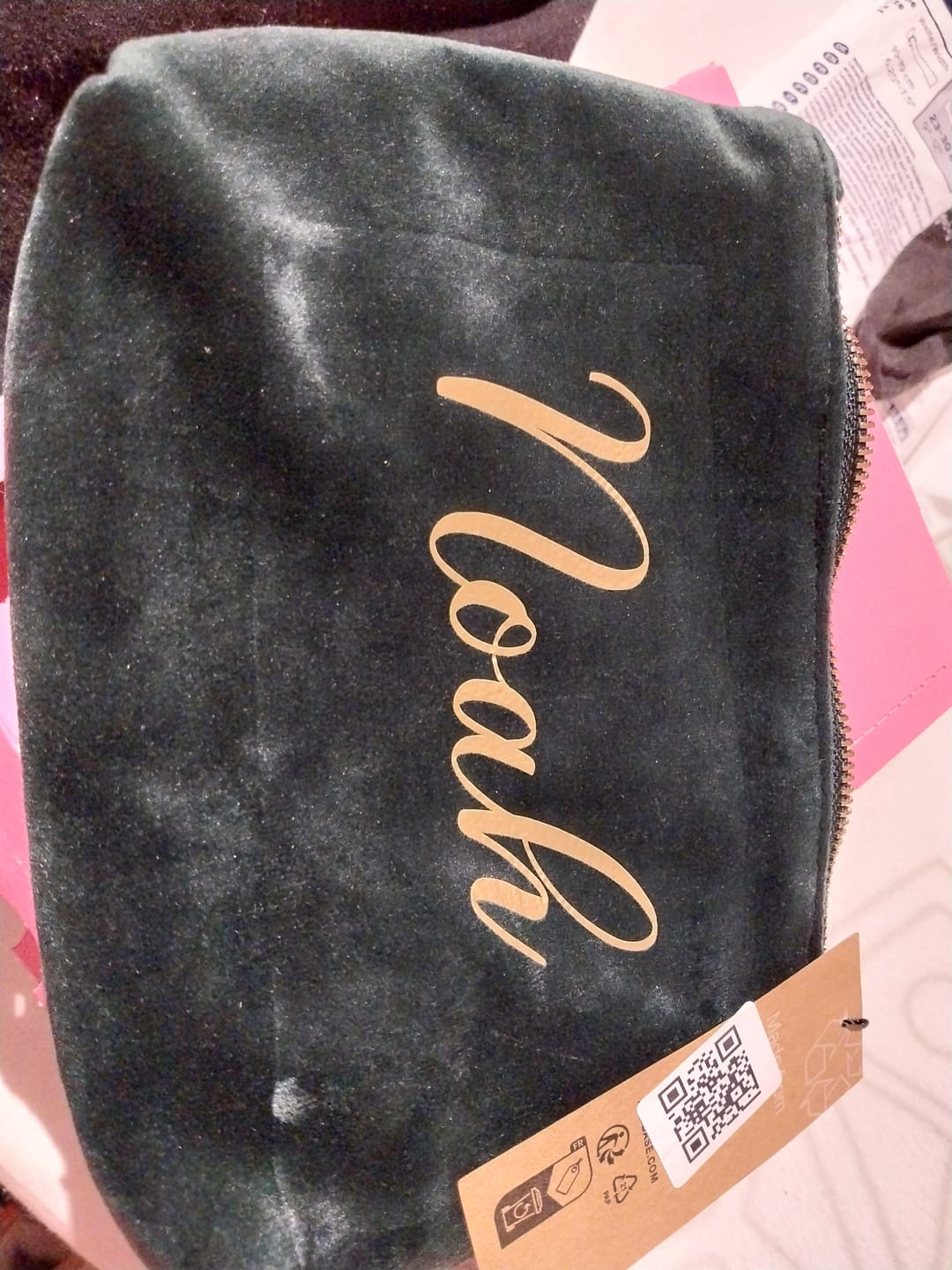 Customer photo review of Meine Kosmetiktasche - Personalisierte Samt Kosmetiktasche für MakeUp und Kosmetika mit Namen