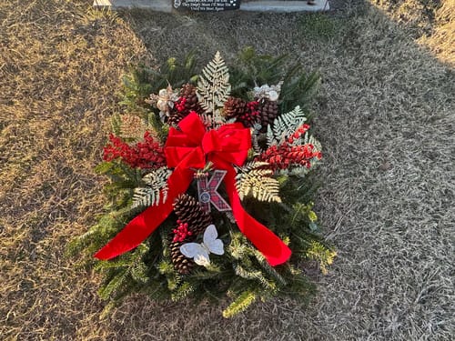 Customer photo review of Fresh Natural Christmas Grave Blanket