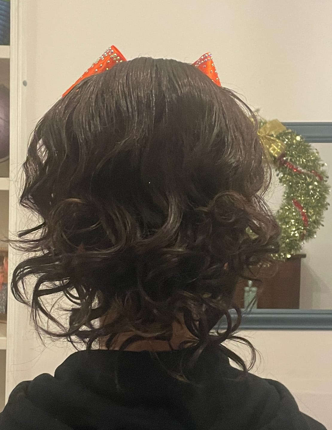 Customer photo review of Stranded Medium Wand Wave Clip-in Ponytail - Colour #4 Chocolate Dahlia