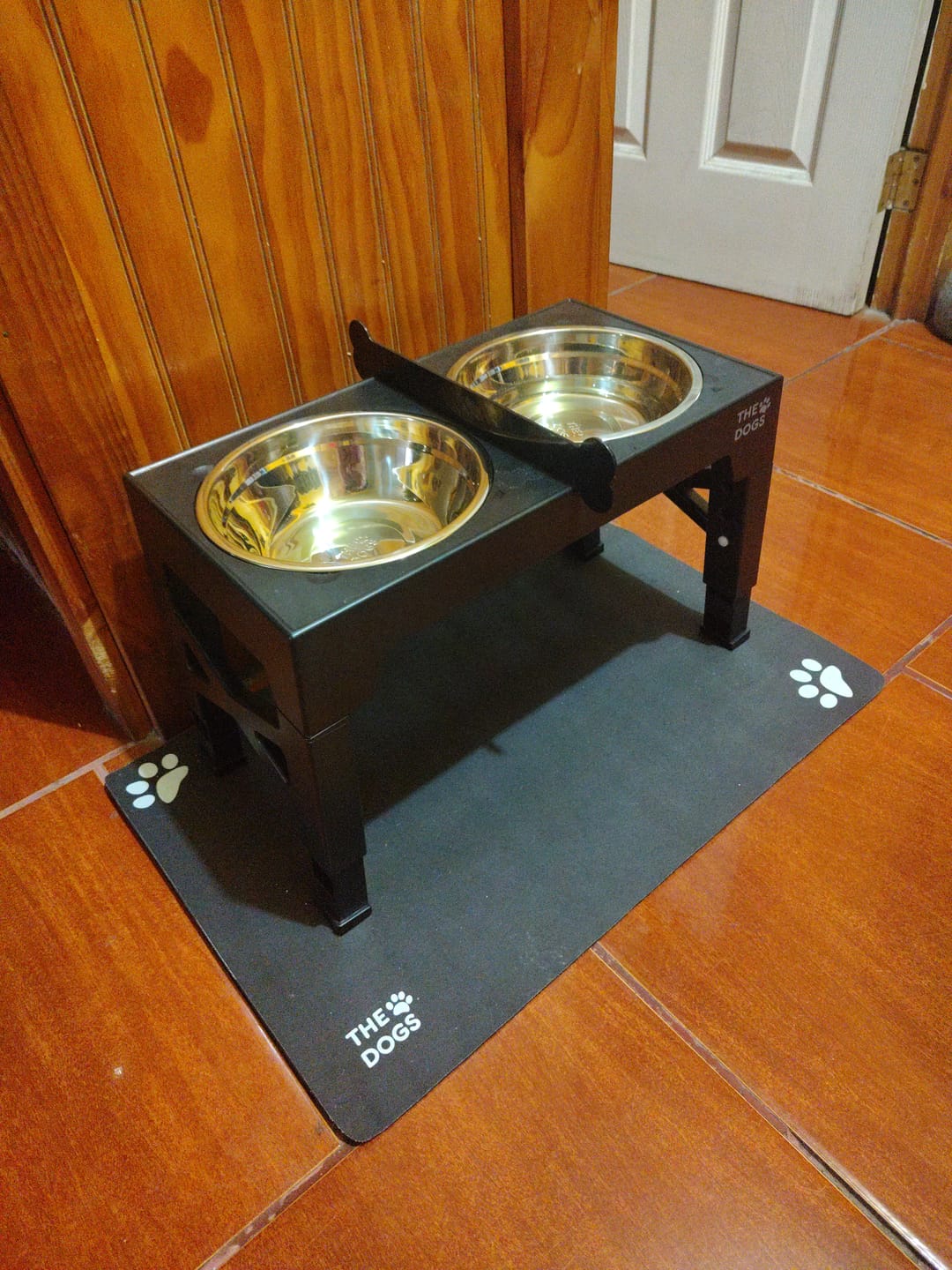 Customer photo review of Comedero Elevado THE DOGS Postura correcta en cada comida