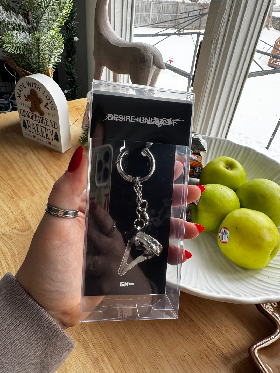 Customer photo review of ENHYPEN - DESIRE : UNLEASH OFFICIAL MD KEYRING