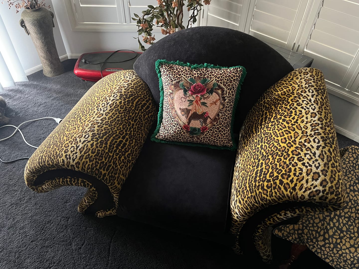 Customer photo review of Tiger Rose Cushion Queen K