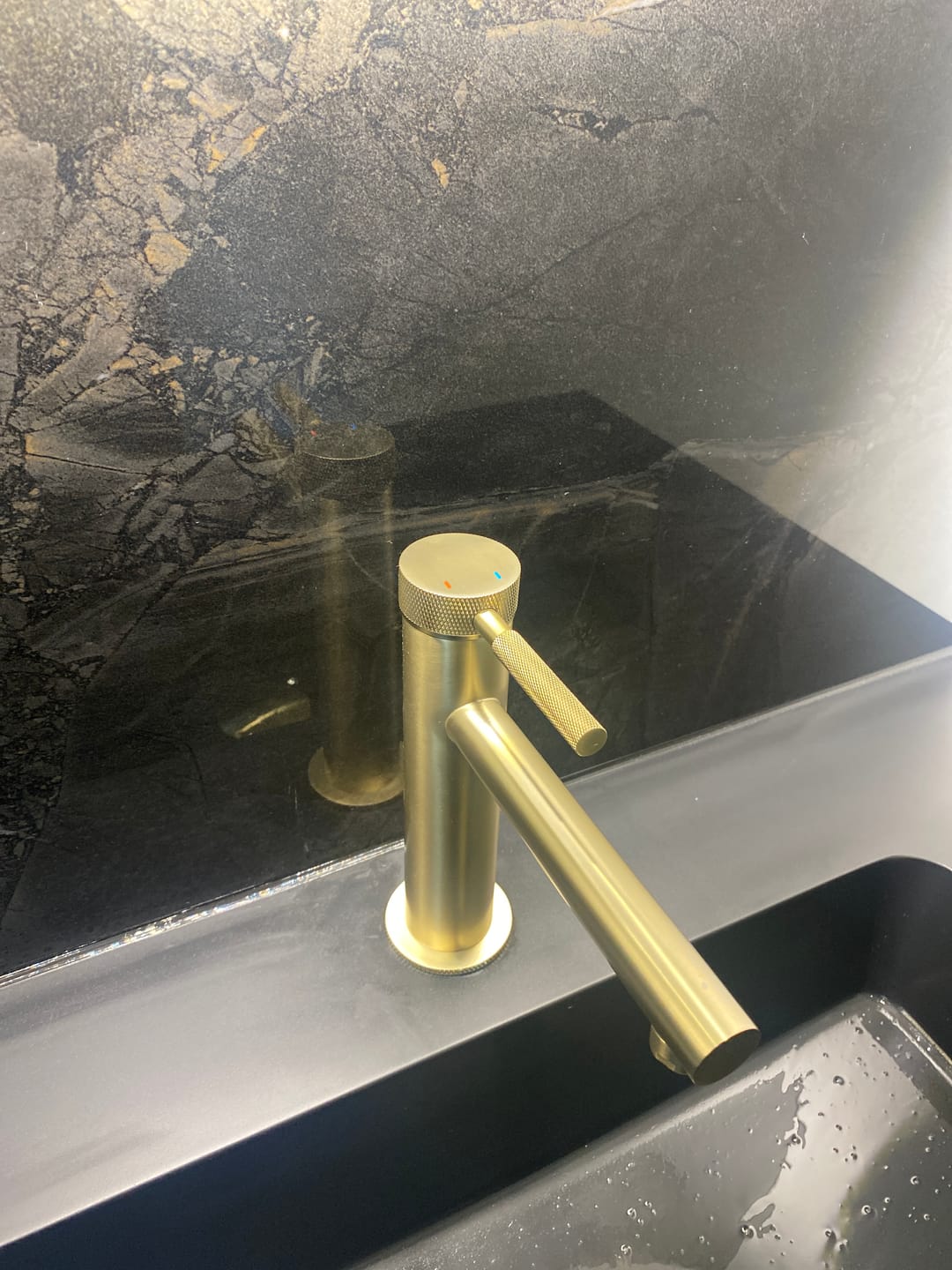 Customer photo review of Mitigeur de salle de bain or brossé