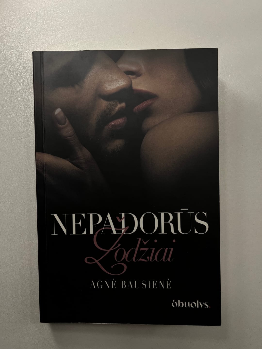 Customer photo review of Nepadorūs žodžiai: karštas romanas apie geismą, paslaptis ir išlaisvinantį atvirumą