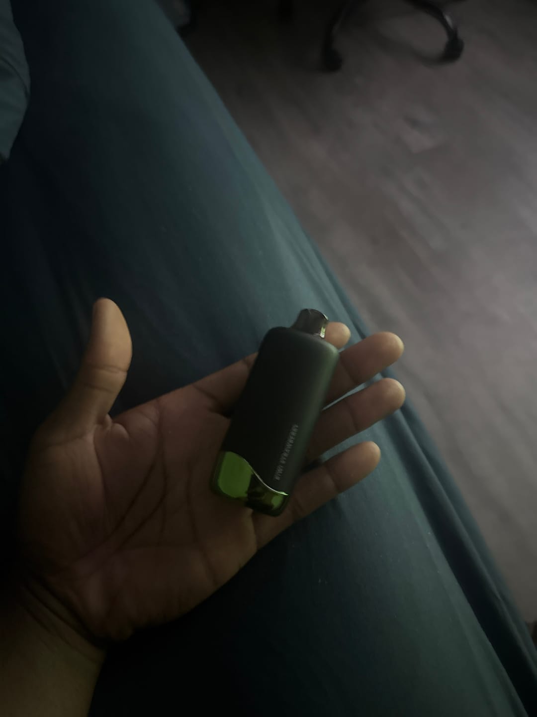 Customer photo review of Kiwi Strawberry CBD Vape Pen