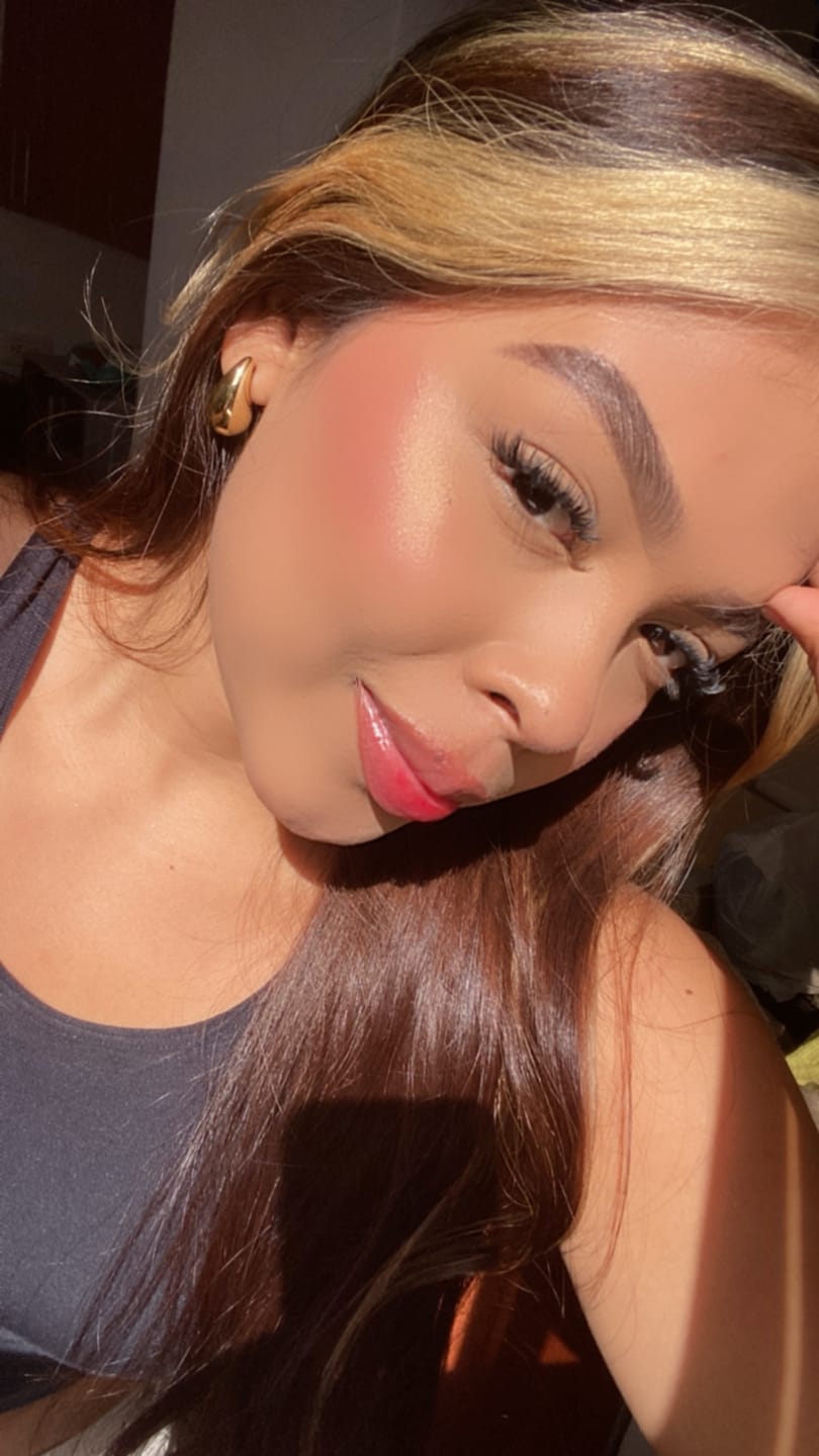 Customer photo review of BASE DE MAQUILLAJE LÍQUIDA 1ST SCENE