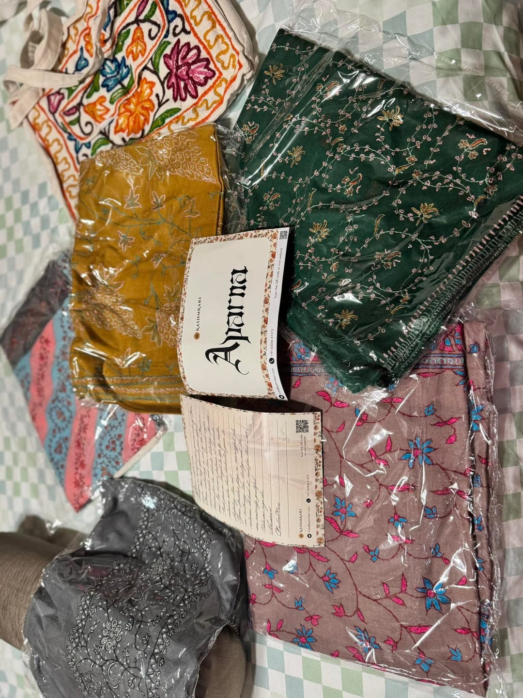 Customer photo review of Gul-e-Zar: Sozni Hand-Embroidered Merino Wool Scarf