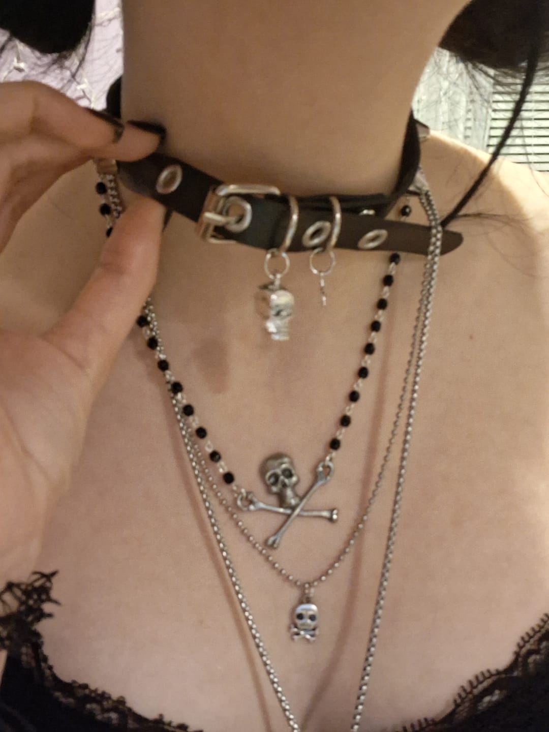 Customer photo review of VIVI Sassy Dark Choker Necklace Set