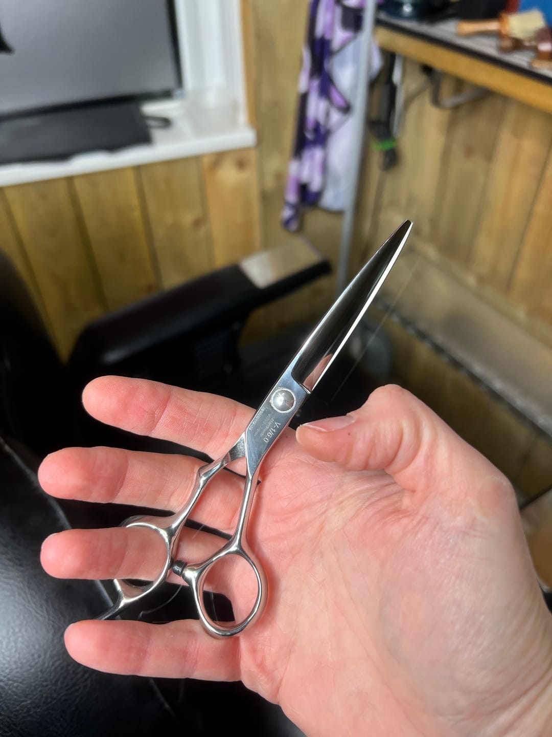 Customer photo review of AK V-1 Hairdressing Scissors