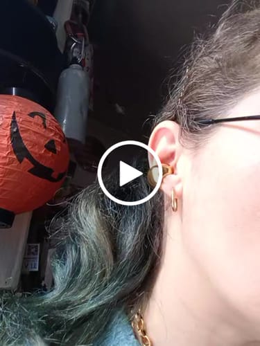 Customer video review of Earcuff "Luna Sfuggente"