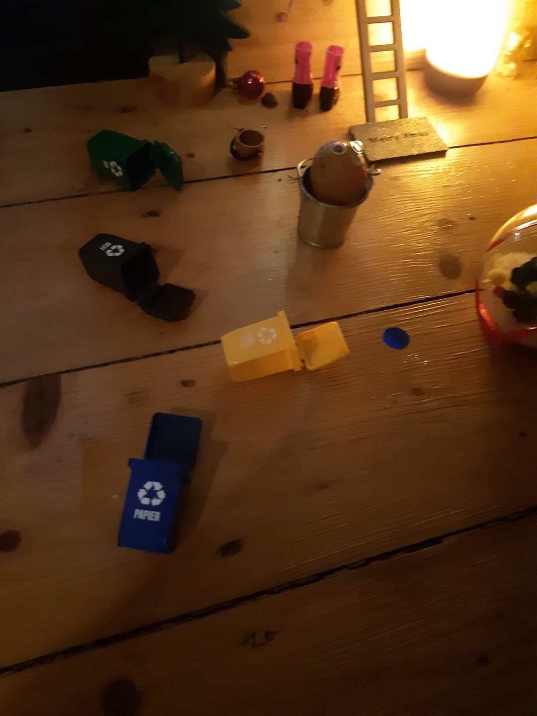Customer photo review of Mini Mülltonnen für die Wichteltür + Recycling Memo
