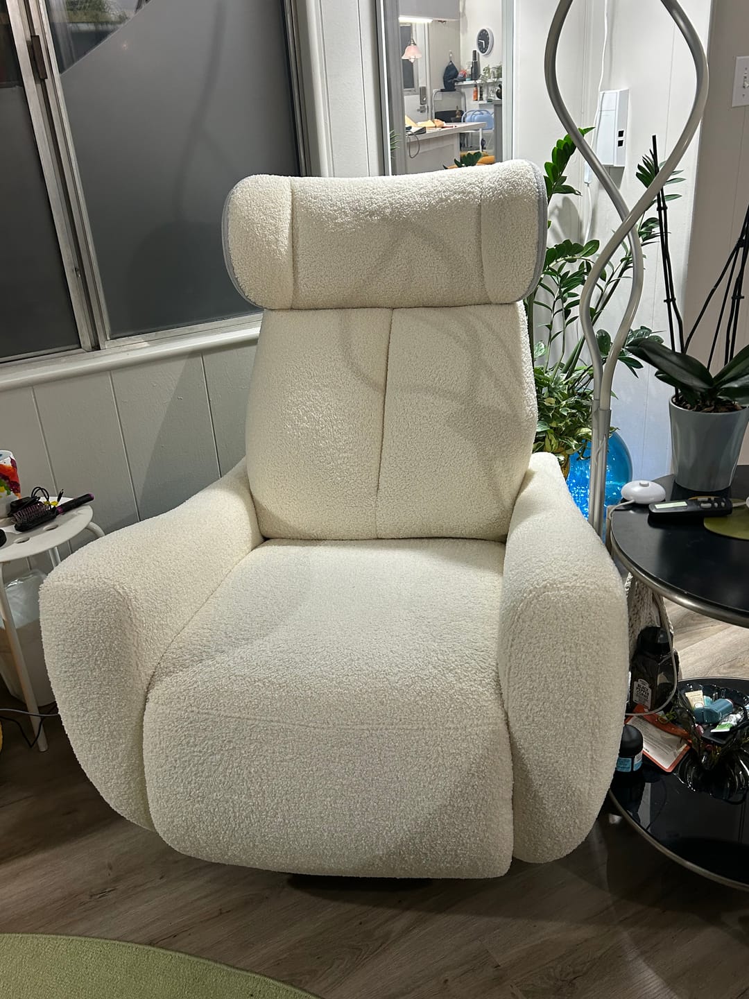 Customer photo review of SwanSing Swivel Power Zero Gravity Recliner Chair