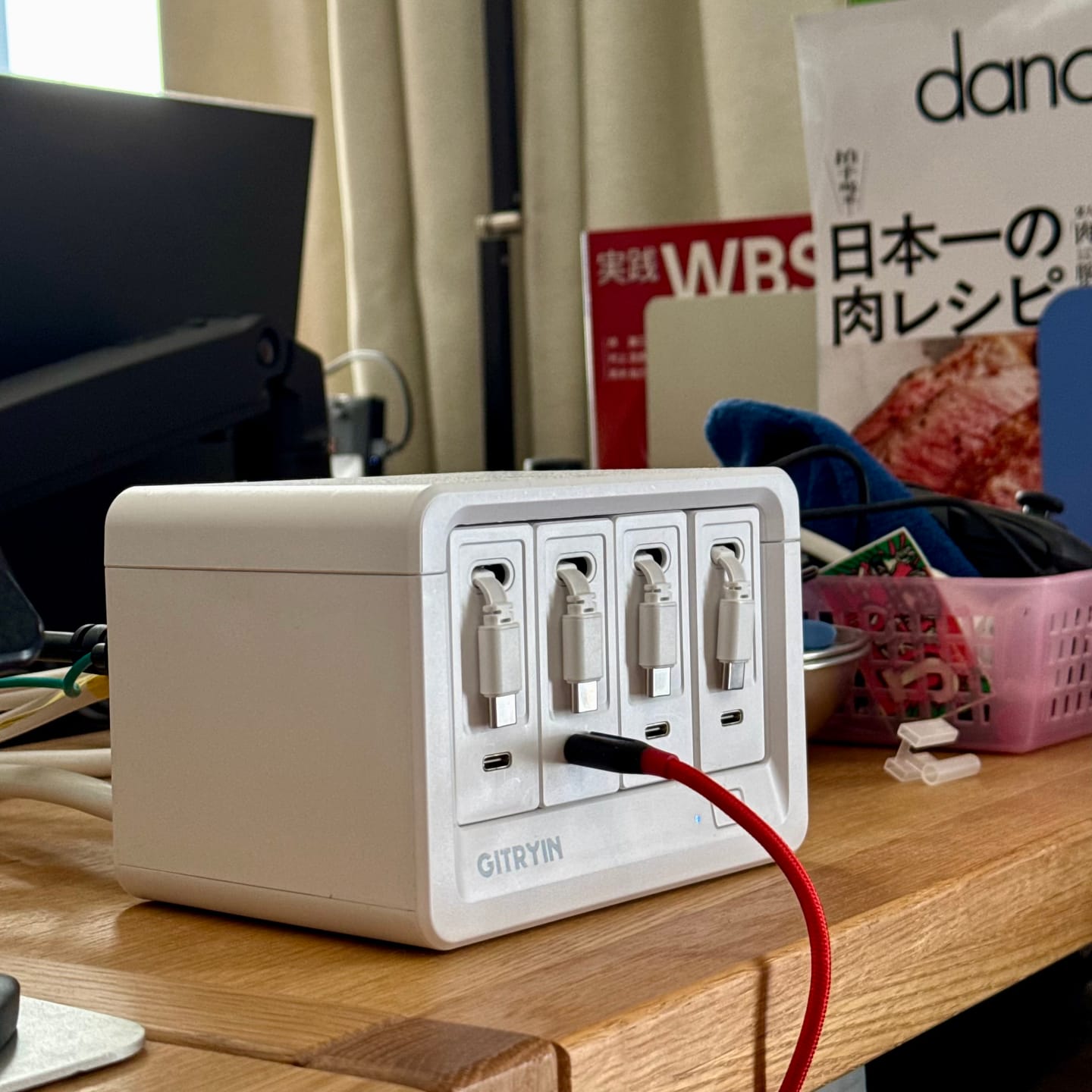 Customer photo review of Gitryin デスクトップ充電ステーション 12-in-1