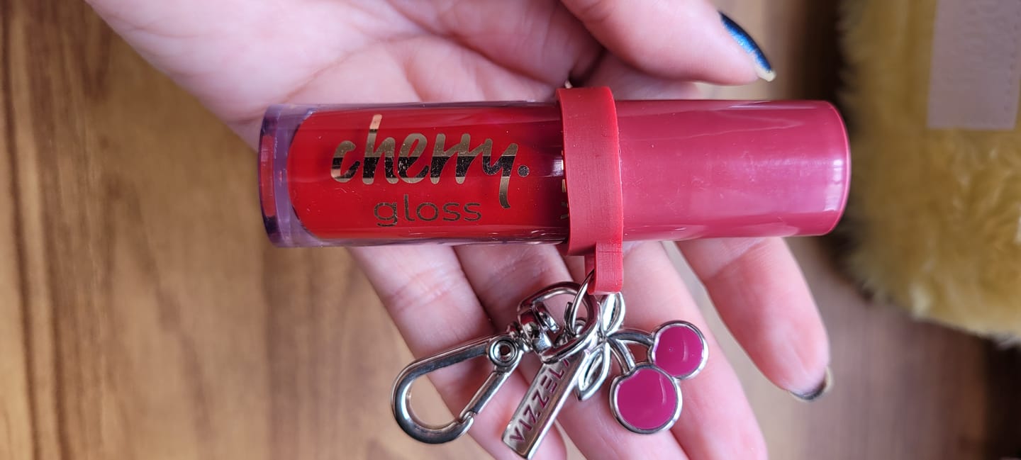 Customer photo review of Cherry Gloss - Vizzela