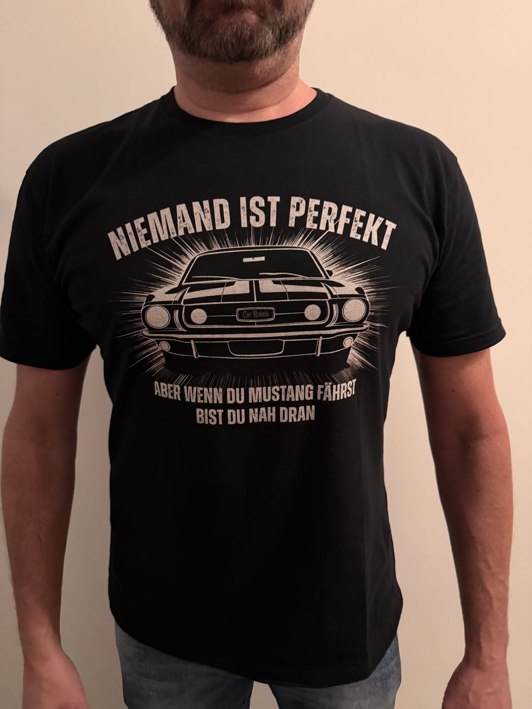 Customer photo review of Niemand ist perfekt Ford Mustang T-Shirt
