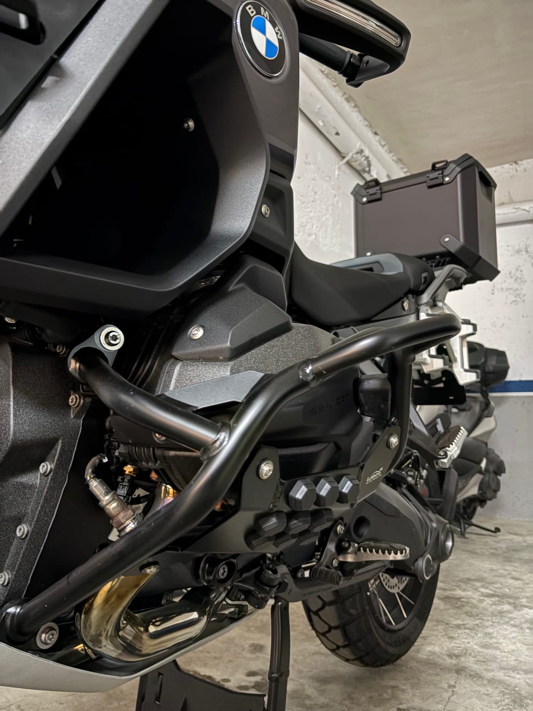 Customer photo review of LOBOO Cylinder Head Guard for BMW R1300GS / Adventure (2023+)