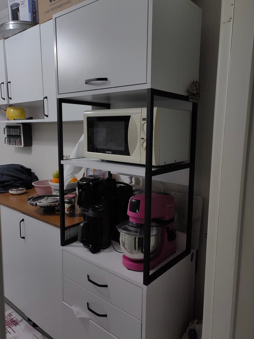 Customer photo review of Rani JE135 Çok Amaçlı Dolap 1 Kapaklı 3 Çekmeceli Kiler Mutfak Dolabı Beyaz