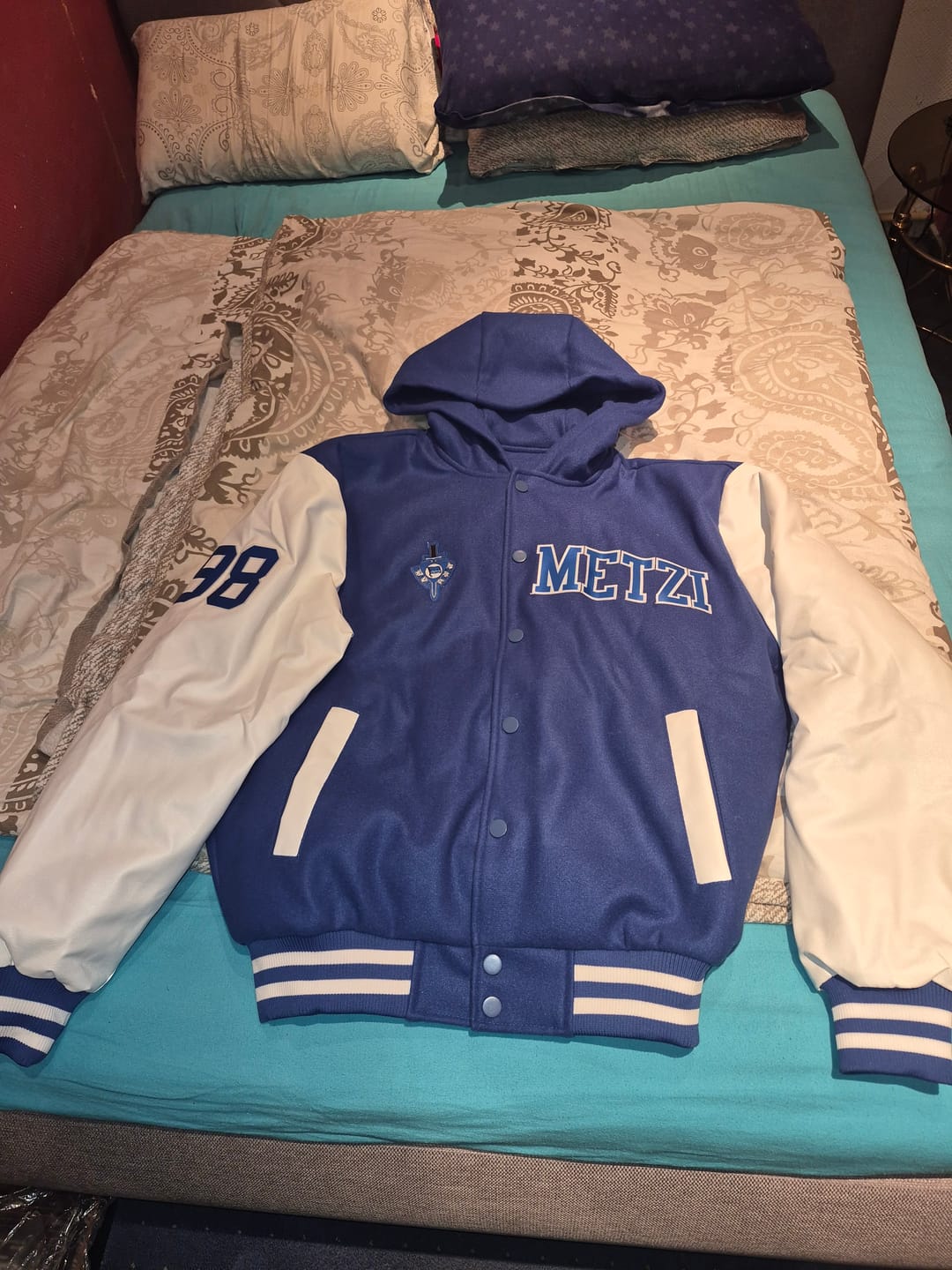 Customer photo review of Maßgeschneidertes Himmelblau Weiß Jacke