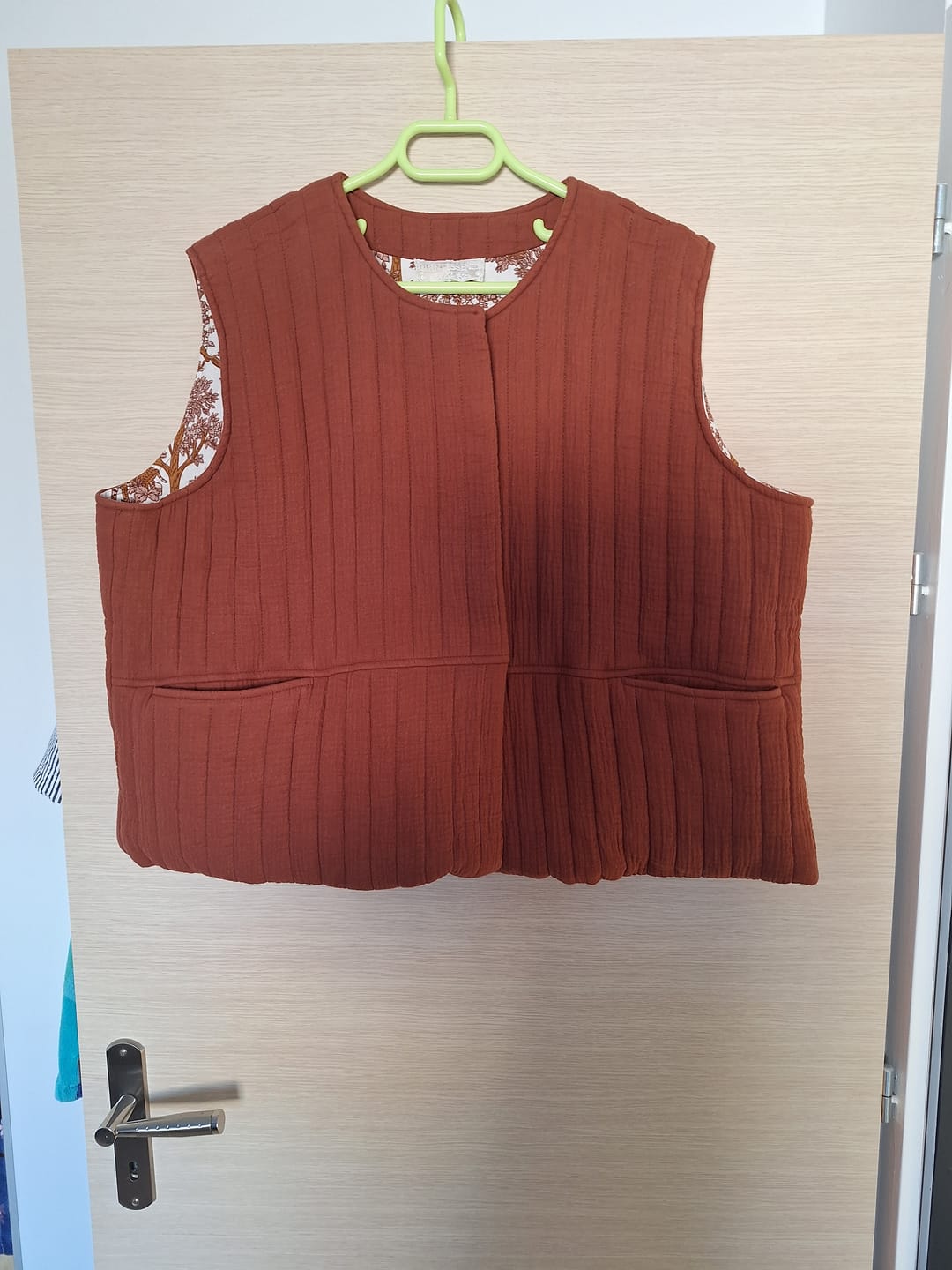 Customer photo review of Gilet Basile en double gaze de coton écureuil matelassé/toile de jouy