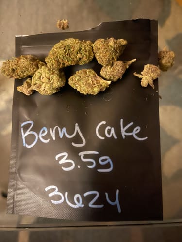 Customer photo review of Berry Cake - Hybrid
