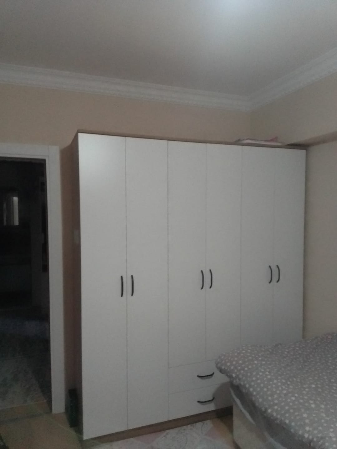 Customer photo review of Rani BA113 Geniş Gardırop Elbise Dolabı 6 Kapaklı 2 Çekmeceli 5 Raflı 3 Askılı Sepet Ceviz - Beyaz