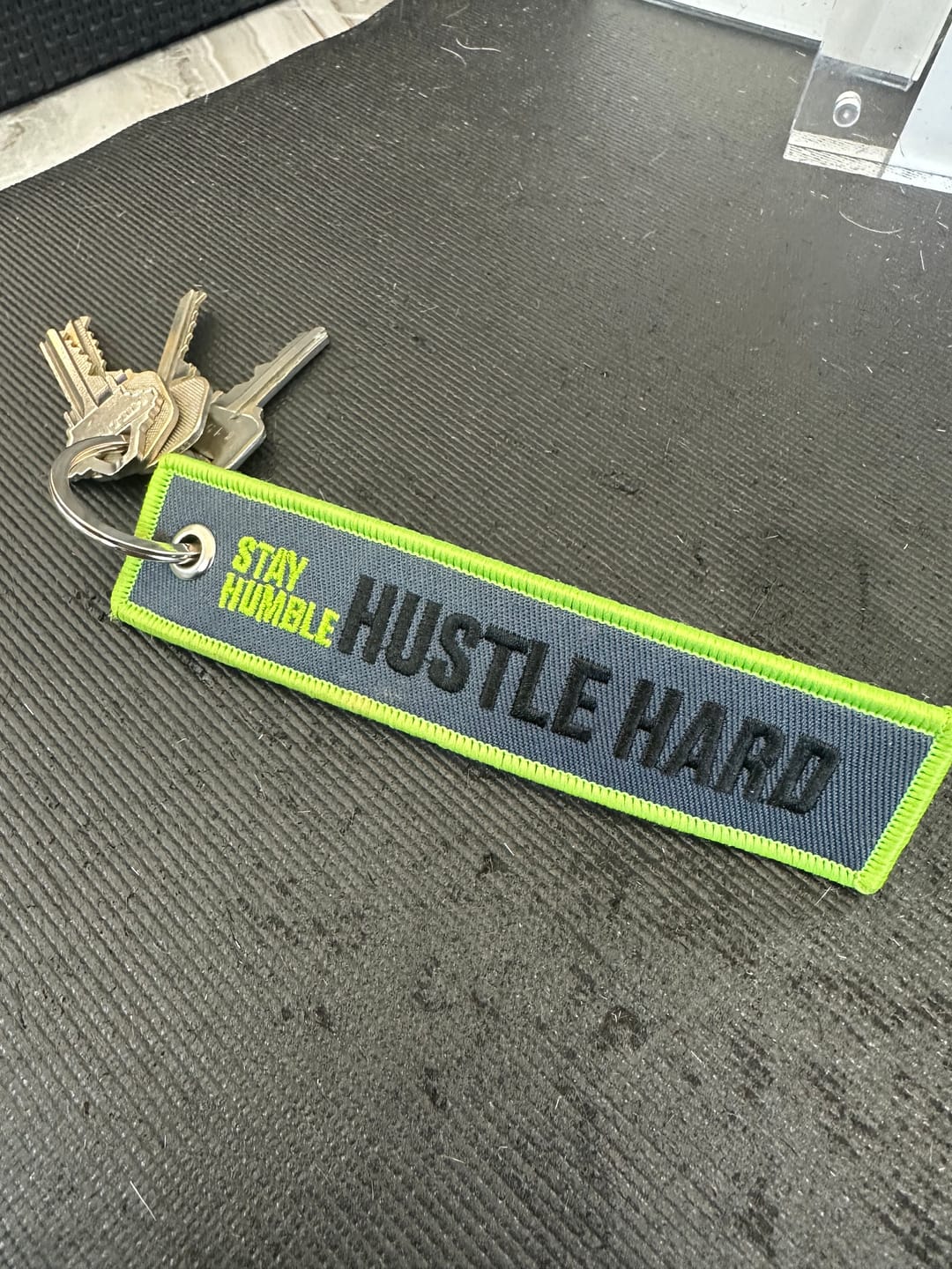 Customer photo review of Hustle Hard Jet Tag
