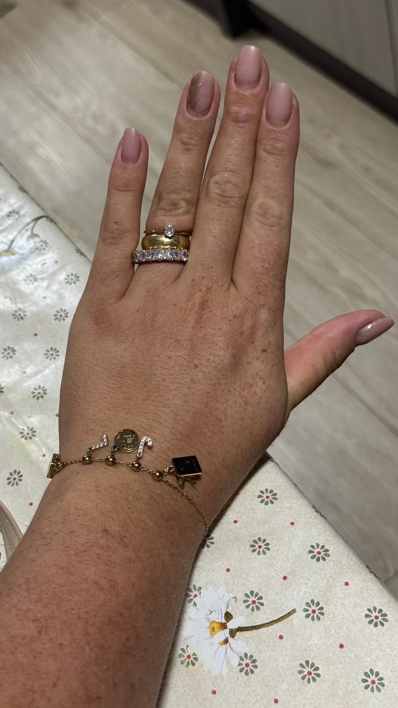 Customer photo review of Anel Queen Banhado em Ouro 18k