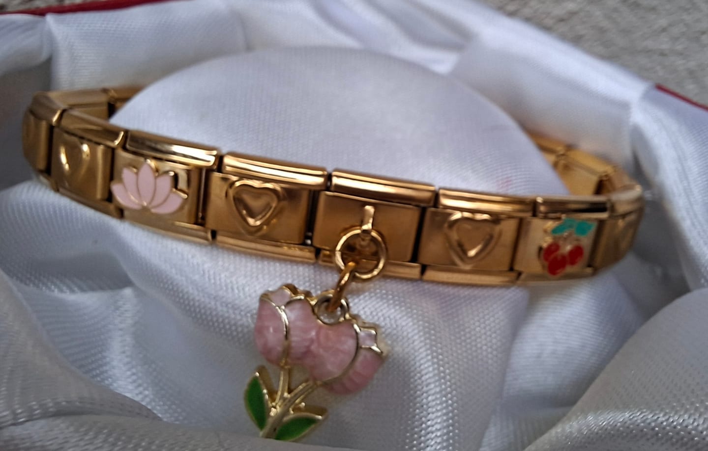 Customer photo review of Charm Tulipanes rosas