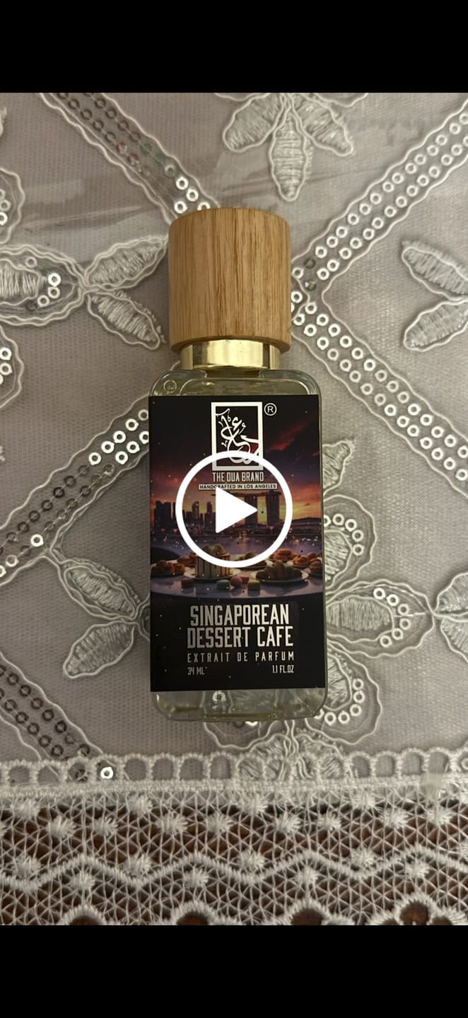 Customer video review of Singaporean Dessert Cafe