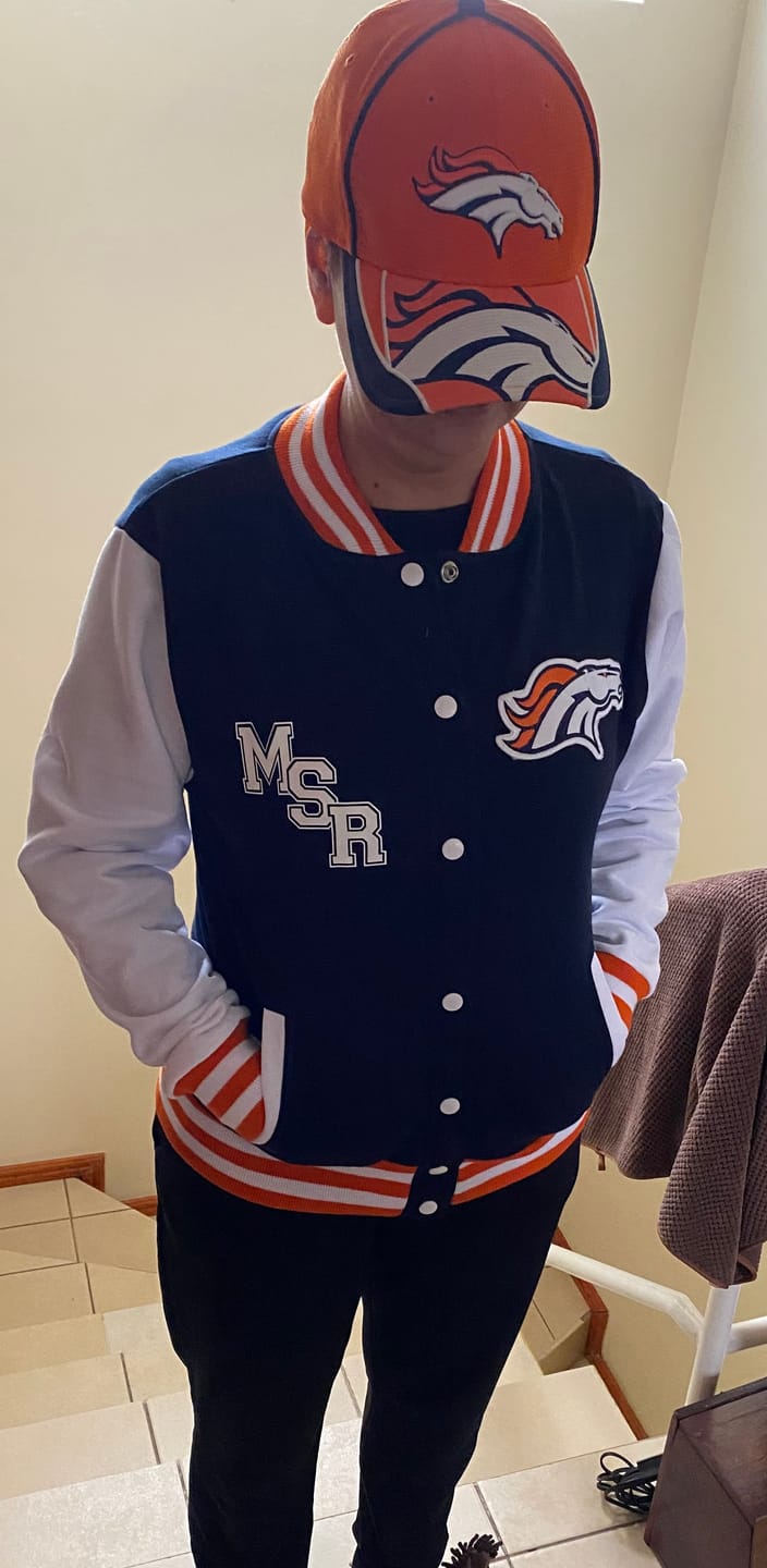 Customer photo review of Chamarra Universitaria NFL Broncos AFC