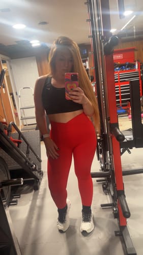 Customer photo review of Amplify Leggings