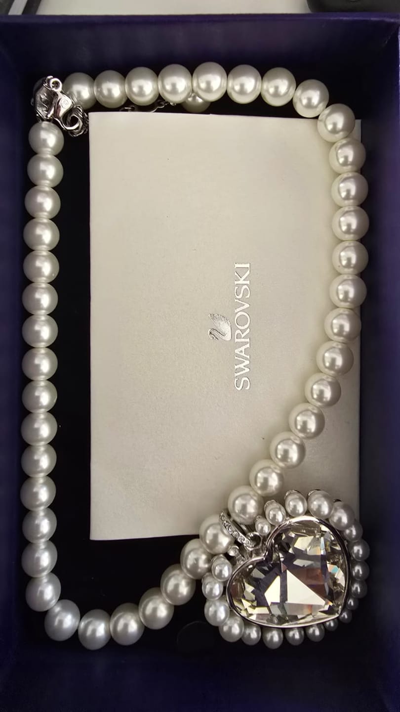 Customer photo review of COLLAR SWAROVSKI ARIANA GRANDE CRISTALES CRYSTAL PEARL PERLAS TALLA DE CORAZON GRANDE