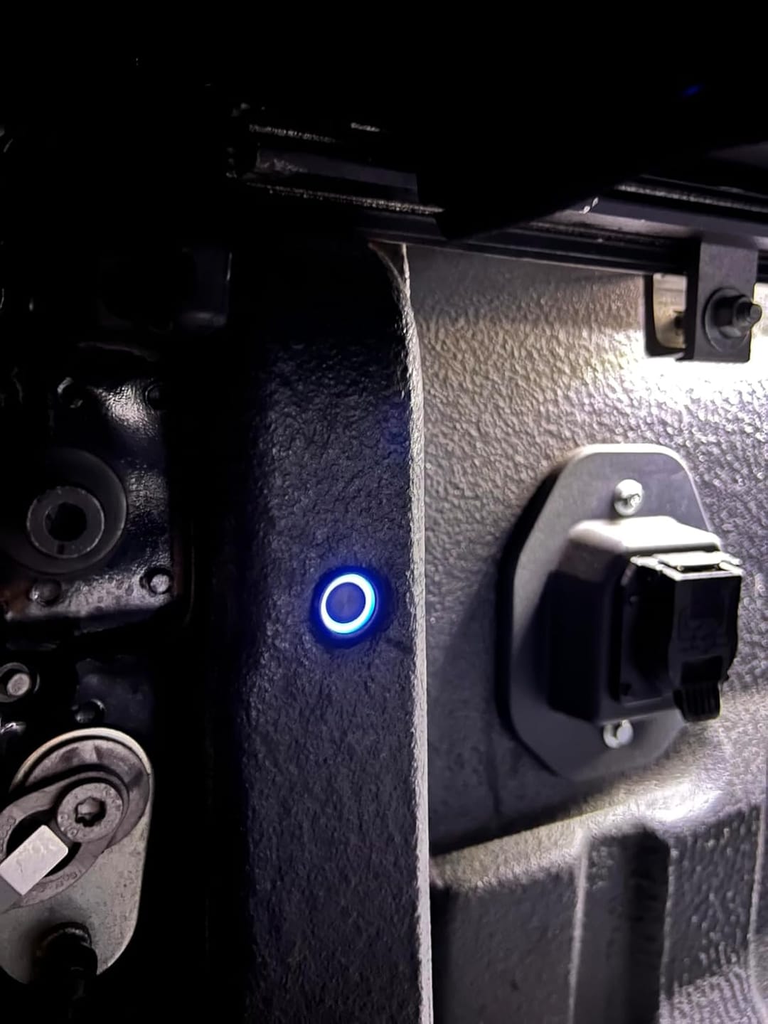 Customer photo review of 10 Amp 19mm Latching Stainless Steel/Aluminium alloy Push Button Switch LED Waterproof Round Self-Locking 1NO