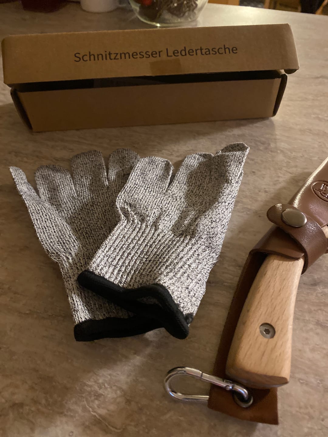 Customer photo review of Schnitzmesser mit Handschuhen und Ledertasche