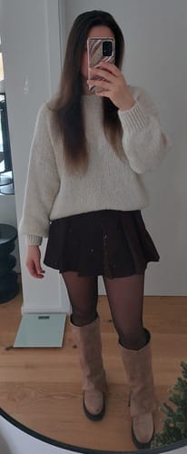 Customer photo review of Confident Pullover - Beige