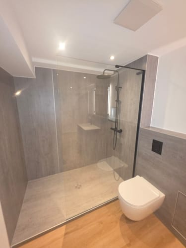 Customer photo review of SONNI Duschwand Glas 90-120 x 200cm Schwarz mit NANO Glas Sicherheitsfolie Duschtrennwand Glas Walk In Glaswand Dusche